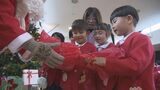 「かっこよかった！」サンタクロース登場　こども園で一足早くクリスマス会　福島|TBS NEWS DIG