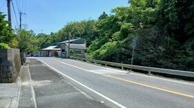乗用車同士が正面衝突　小学生を含む5人がけが…全員を搬送　現場は片側1車線の坂　警察が事故原因を捜査|TBS NEWS DIG