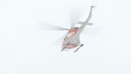 荒天でフェリー欠航 離島の繰り上げ“投票箱”4個をヘリコプターで輸送