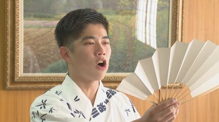 17歳の青年が力士の四股名を呼びあげる“呼出”として最年少デビュー