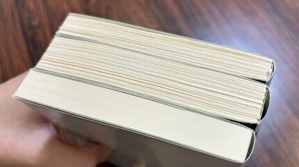 文庫本の上部分「ガタガタ」不ぞろいは”あえて”だった 「不良品です