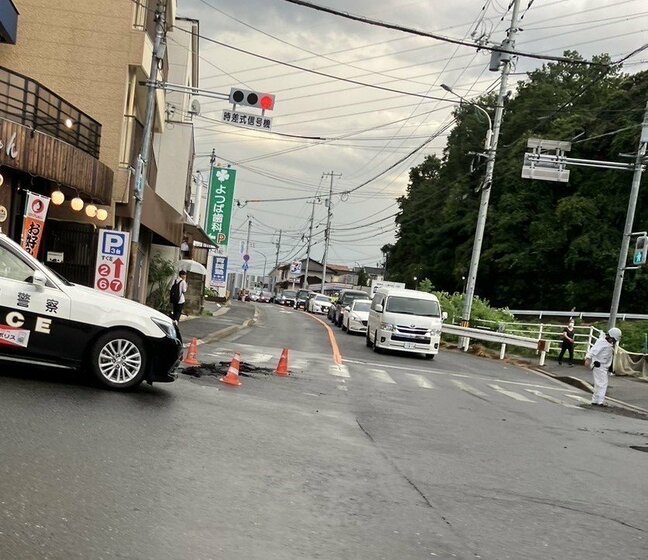 広島市の県道で道路陥没 現場付近は片側交互通行 通報当時は激しい雷雨|TBS NEWS DIG