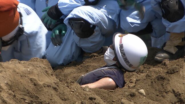 西日本豪雨から7年　消防隊員が「土砂災害で土砂や建物の中に人が取り残された」を想定した訓練【岡山】|TBS NEWS DIG