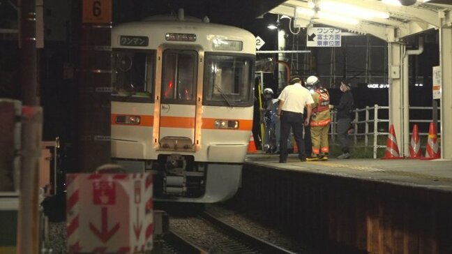 身延線の踏切内で電車と男性が衝突　病院に搬送も容体不明　山梨・甲府市|TBS NEWS DIG