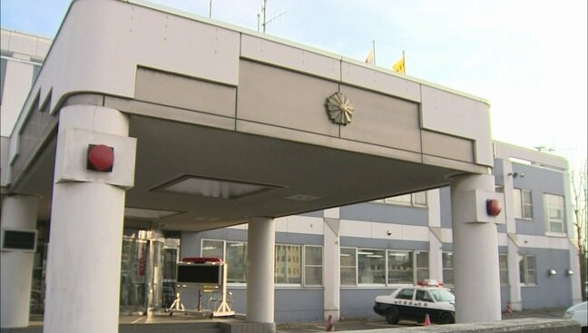 高さ約5mの屋根の上から転落か 張り替え作業していた46歳男性が頭から流血 搬送先の病院で死亡 屋根には複数の穴が…北海道苫小牧市|TBS NEWS DIG
