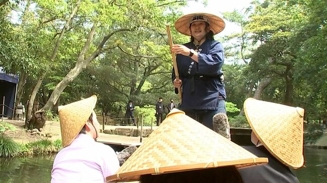 栗林公園で新茶とともに女性船頭デビュー　長さ5メートルの竿で巧みに和船を操る【香川】|TBS NEWS DIG