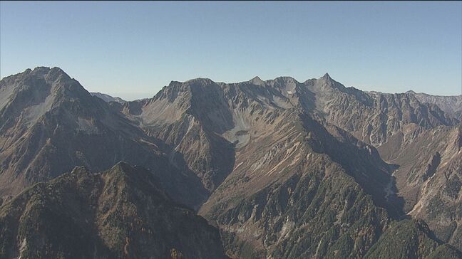 「転倒して膝を打ち自力歩行できない」東京都の80歳女性が足の骨を折る大けが　救助隊員が背負って救助　夫婦で入山して3泊4日の最終日に下山中　長野・北アルプス・横尾谷|TBS NEWS DIG