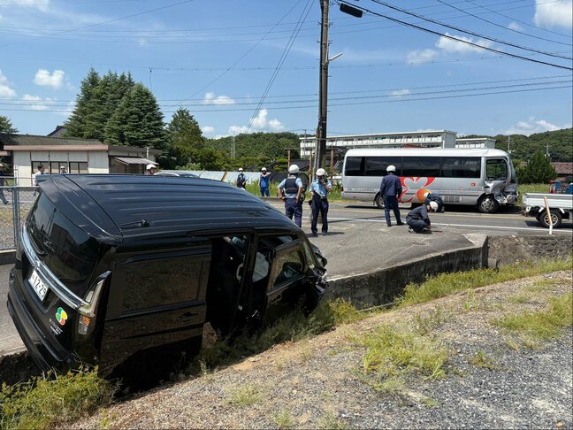 高齢女性が意識不明の重体 乗用車とマイクロバスが衝突 山口・宇部|TBS NEWS DIG