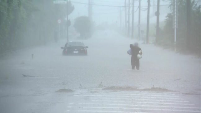 大雨で道路冠水し車水没　筑後地方や佐賀県でレベル4土砂災害危険警報　休校や登校時間繰り下げも|TBS NEWS DIG