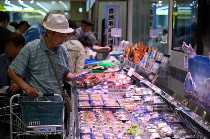 消費減税観測に市場揺れる、財政悪化警戒で債券安拍車－食品株逆行高