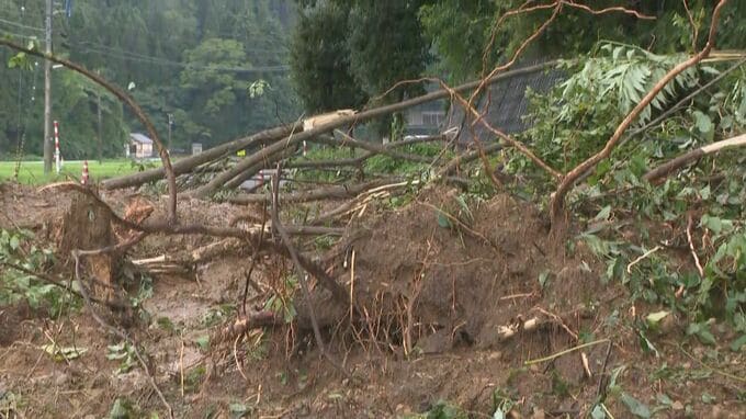 石川・加賀地方の“線状降水帯”で国道8号に土砂流入 川の氾濫相次ぐ　|　石川県のニュース｜MRO北陸放送