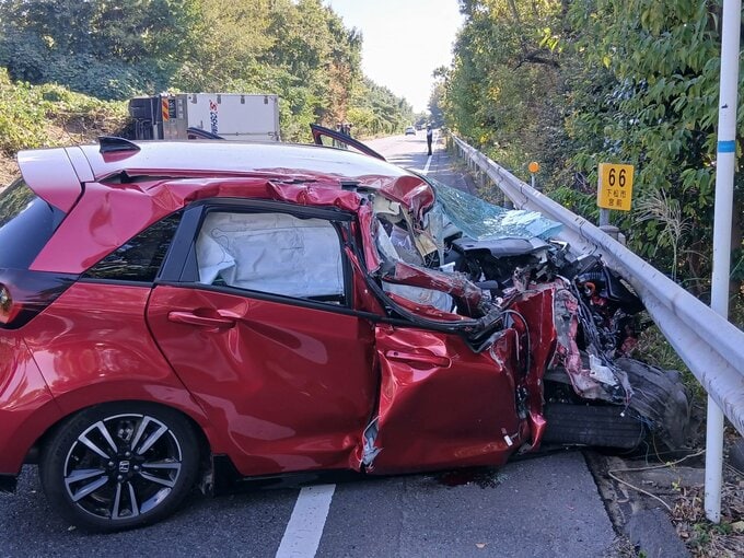 大型トラック横転・乗用車大破…１人死亡１人軽傷　事故現場付近は全面通行止めに　山口|TBS NEWS DIG