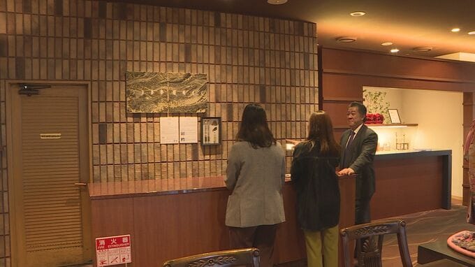 フグの尾びれを絵の具に…廃材を使ったアート作品を展示　山口・下関　|　山口のニュース・天気・防災｜tys NEWS｜ｔｙｓテレビ山口