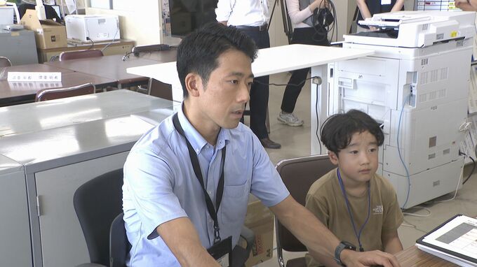 「夜ごはんを作るより大変そうだった」　親の仕事の様子を見学　“県庁こども参観デー”　山口　|　山口のニュース・天気・防災｜tys NEWS｜ｔｙｓテレビ山口