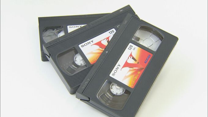 「VHS2025年問題」VHSテープが見られなくなる？DVD化・データ化需要高まる…一度に50本以上持ち込む客も　BSSアナウンサーも実家にあるVHSをデータ化してみた|TBS NEWS DIG