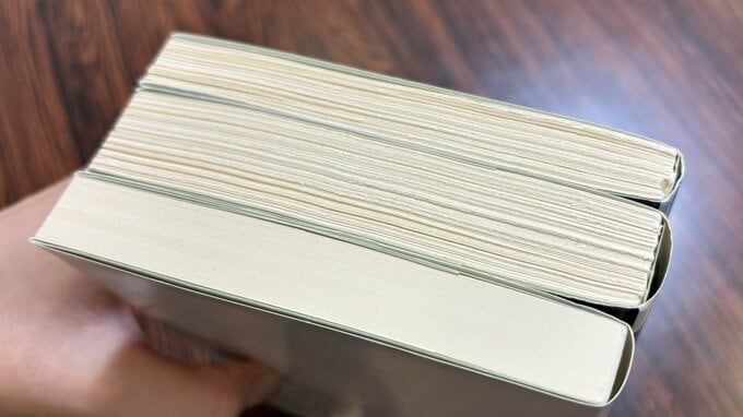 文庫本の上部分「ガタガタ」不ぞろいは”あえて”だった　「不良品です」クレームあるなか…高い製本技術「天アンカット」採用するこだわりの理由とは？　|　BSSニュース | BSS山陰放送