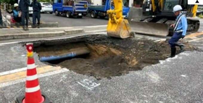 「近くで道路が下がっているのではないか」陥没地点のそばで空洞を発見　国道２号約5.5kmにわたり再び全面通行止め　広島県廿日市市|TBS NEWS DIG