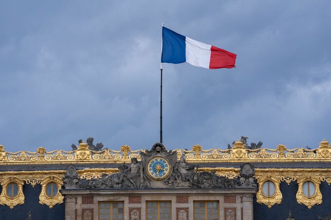 フランス、来年の国債発行規模を当初計画の水準に維持－3000億ユーロ