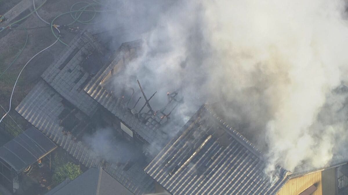 【速報】愛知･大治町で住宅火災 消防車7台が出動 消火活動続く けが人･逃げ遅れた人がいるかどうかは不明