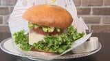 【世界グルメ】ボリューム満点ハンバーガー 使われているのは大豆ミート アメリカのヴィーガン料理 山梨・ポートランディア | 山梨のニュース | UTYテレビ山梨