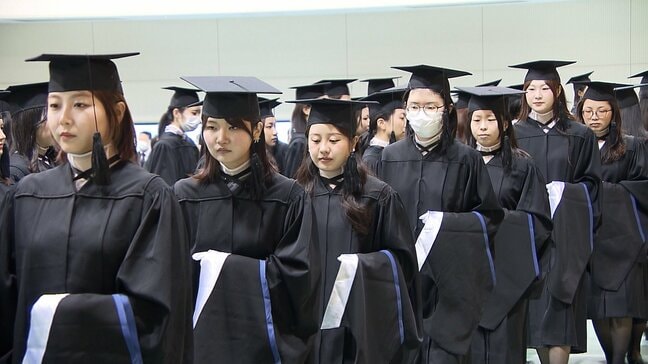 ノートルダム清心女子大学でフッド授与式 伝統の“グースステップ”で 東京デフリンピック金メダリストの片山結愛選手も【岡山】|TBS NEWS DIG