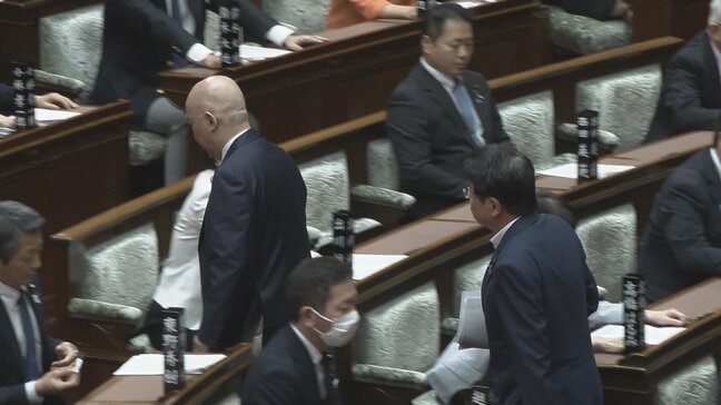 日本保守党が改正皇室典範の本会議採決を退席|TBS NEWS DIG