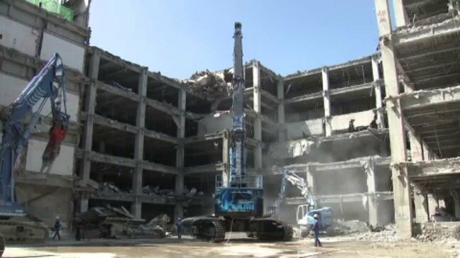 大洲の「アクトピア大洲」を巨大重機が解体作業中  愛媛・大洲市|TBS NEWS DIG