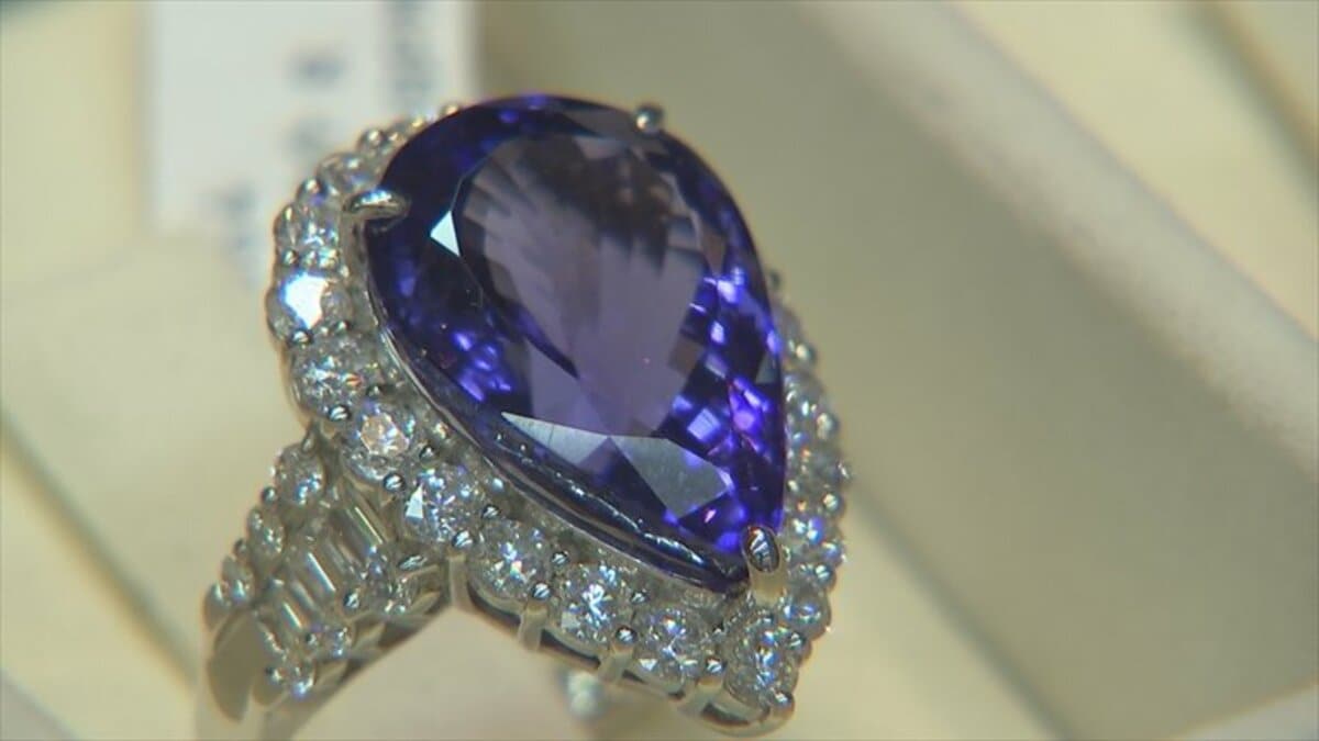 紫色水晶ネックレス 山梨県水晶宝石協同組合　キ108 輸出増を受け“親しみやすく” 「山梨県水晶宝飾協同組合」が「協同組合