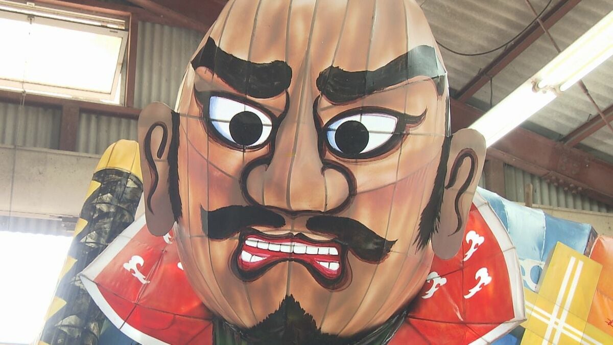 夏を彩る“府内戦紙”…武者絵をデザインした山車作りが大詰めに　祭りを長年支える職人の想い