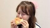 【ふるっぱー 松本かれん】「世界一幸せな」もぐもぐ写真 Juice=Juice 江端妃咲の手作りパンを絶賛|TBS NEWS DIG