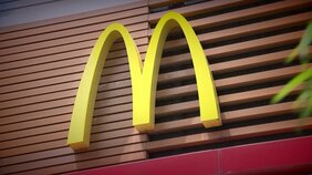 マクドナルド 12日販売開始のハッピーセット、初日は対面販売のみ “1グループ3個まで”の購入制限も|TBS NEWS DIG