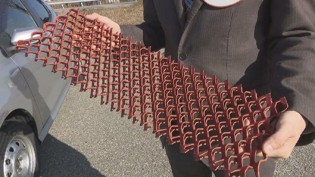 「駆動するタイヤの前に敷いて」雪道の高速道路で立ち往生したら…高速道路ドライブアドバイザーに聞く脱出方法と“命守る備え”|TBS NEWS DIG