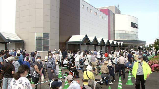 「備蓄米」1000袋販売に長蛇の列 イオンスタイル八戸沼館 整理券は開店40分前に配布終了「お客様が困っているというのをひしひしと感じる」 なかには買えなかった人も…|TBS NEWS DIG