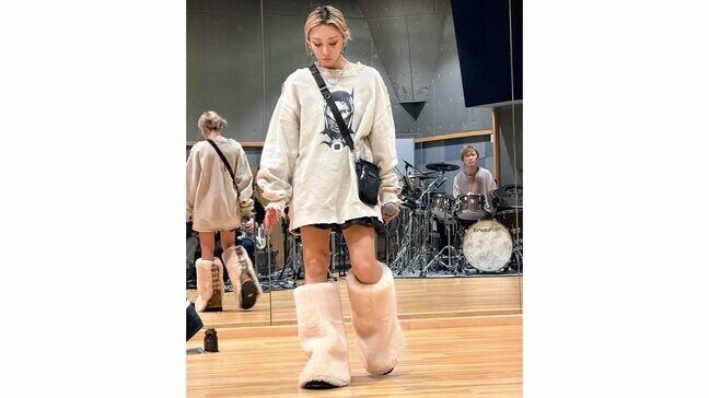 【 倖田來未 】　「バレンタインディナーショーはじまりますよー！！」ミニスカ×ファー付きブーツ姿でリハーサル風景を公開|TBS NEWS DIG