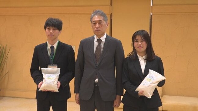 「物価高で非常に助かり、本当にありがたい」　学習塾運営の甲斐ゼミナールが大学生講師を支援　約300人に県産米贈る|TBS NEWS DIG
