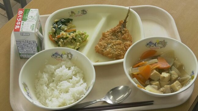 地元・境港水揚げ「アジフライ」2350枚を寄贈　アジフライ給食に児童たち舌鼓|TBS NEWS DIG