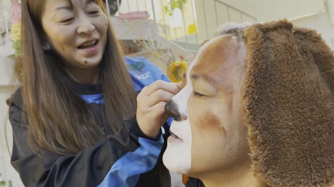 「年賀状じまい…しません」時代に逆行、年賀状に全力を注ぐ男性　今年のテーマは「大谷翔平さん＆真美子夫人＆デコピン」 返ってくる年賀状は徐々に減っている実感はあるが…「年賀状出す～っ」|TBS NEWS DIG