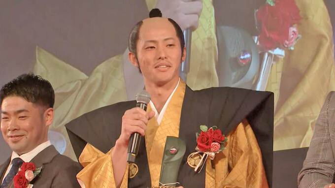 楽天・辰己涼介、紋付き袴、髷をつけて登壇！「打者の賞なので武者とかけて」続く5分後にも別衣装、3度目は鎧武者姿|TBS NEWS DIG