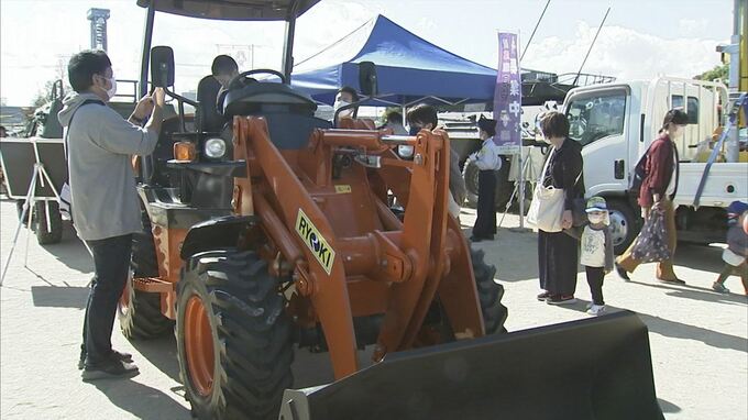 消防車、パトカー、高所作業車、郵便配達バイク、自衛隊車両・・・はたらくくるまが大集合！　|　BSSニュース | BSS山陰放送