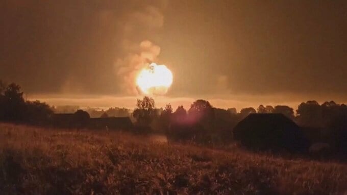 ロシア軍の弾薬庫で大規模火災　ウクライナがドローン攻撃|TBS NEWS DIG