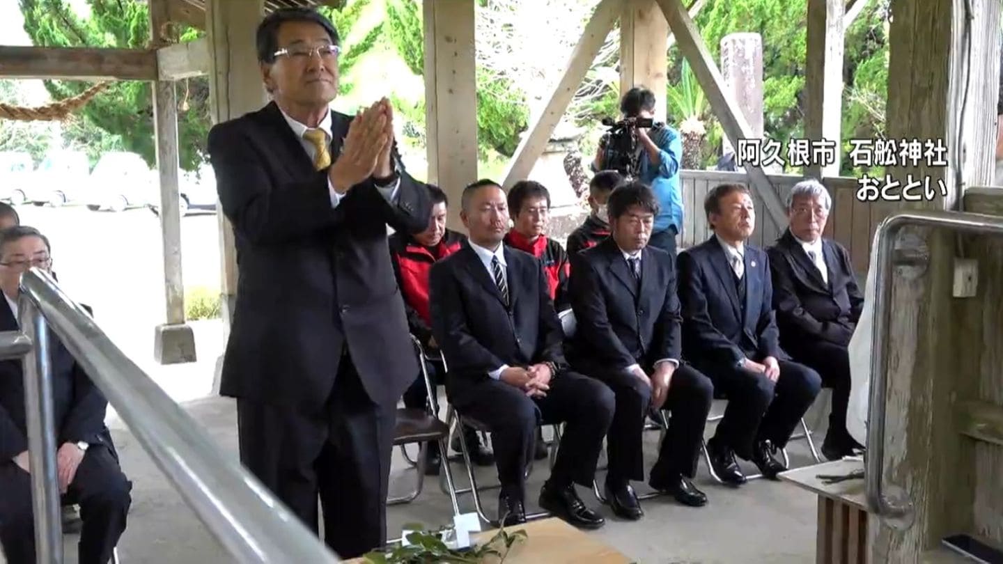 旧海軍戦闘機「紫電改」 引き揚げを前に安全祈願 鹿児島・阿久根市沖に