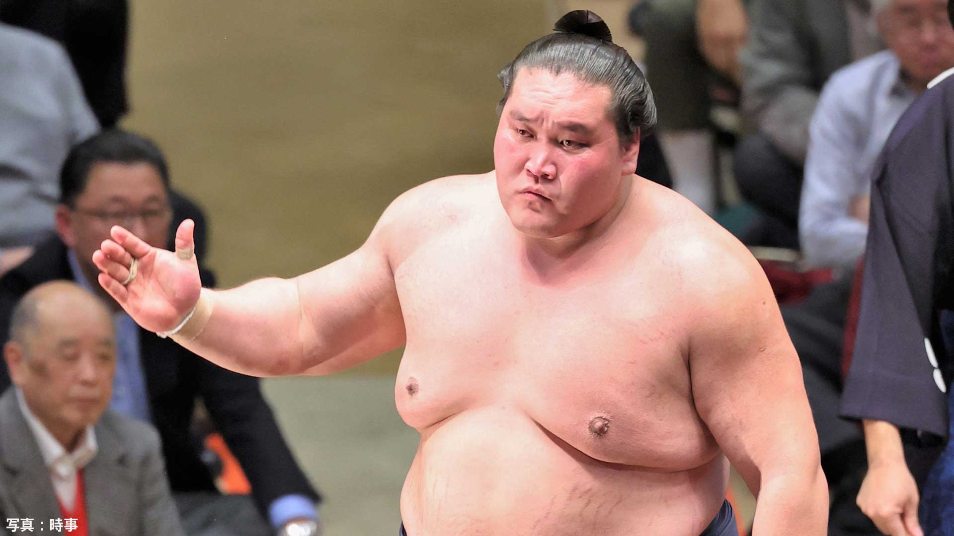 照ノ富士、中日ストレート勝ち越し！2敗で琴櫻ら3人が追う、尊富士が