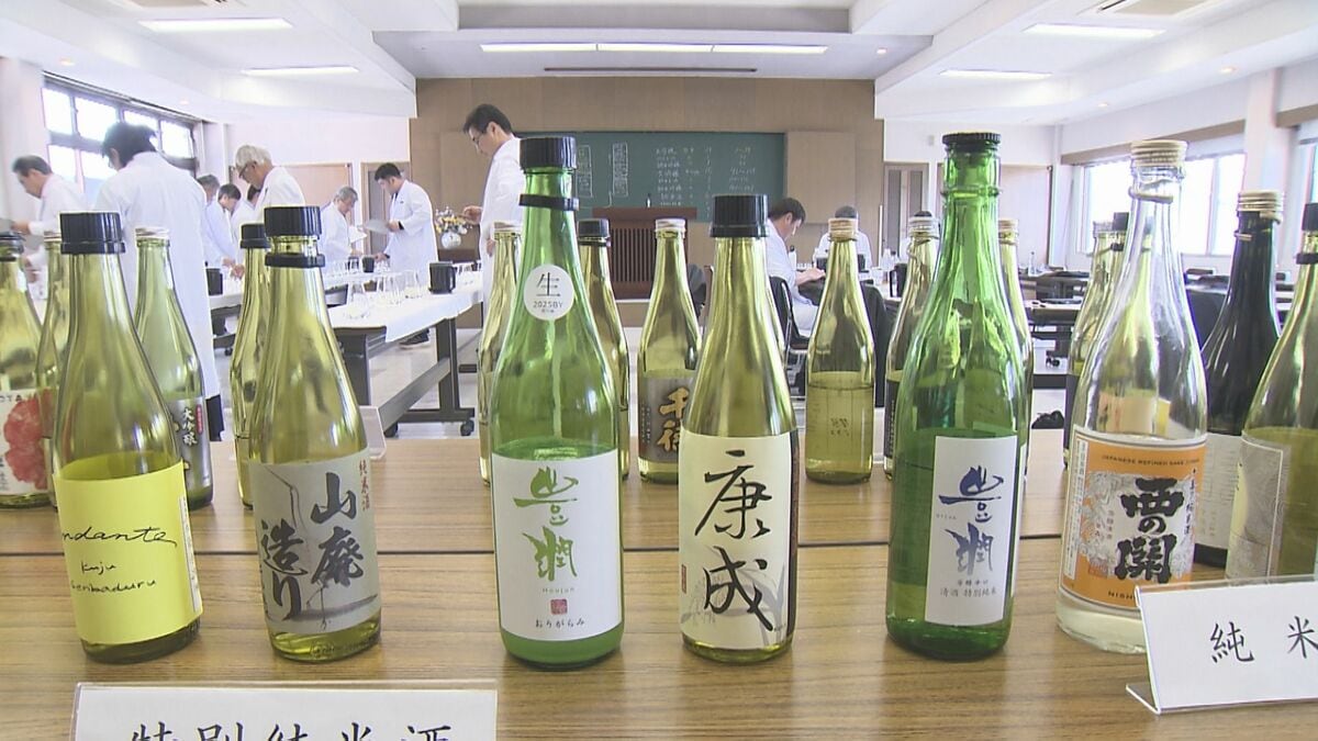 大分県内の新酒「きき酒会」　13蔵元・72点が出品