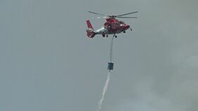 【避難指示解除】長崎県五島市の山火事　住宅地約100mまで接近か　防災ヘリ「バケツ」で消火活動　空撮映像あり|TBS NEWS DIG