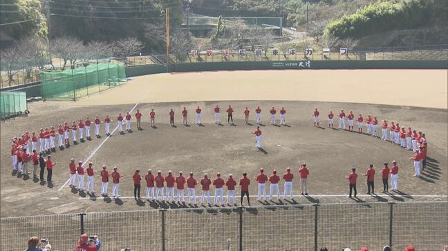 カープ日南キャンプを一丁締めで締めくくる「自覚と責任を持って」 WBC合流の小園にエールも|TBS NEWS DIG