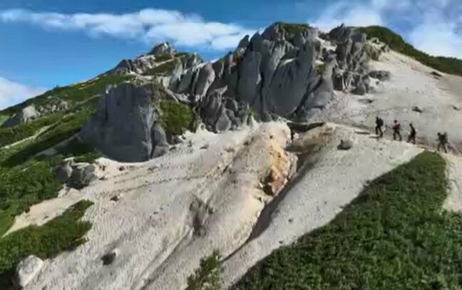 山小屋に到着直前…北アルプス燕岳で千葉の61歳男性が転倒 県警ヘリで救助 5人パーティーで登山|TBS NEWS DIG