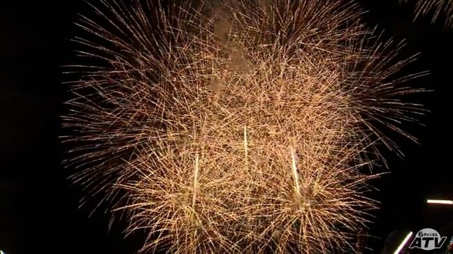 復活の3000発 観客を魅了 一度は中止発表の“名物花火大会” クラウドファンディングで資金集めて復活「本当によかった」 青森市浅虫|TBS NEWS DIG