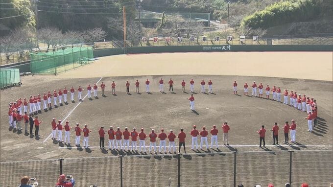 カープ日南キャンプを一丁締めで締めくくる「自覚と責任を持って」　WBC合流の小園にエールも　|　RCC NEWS | 広島ニュース | RCC中国放送