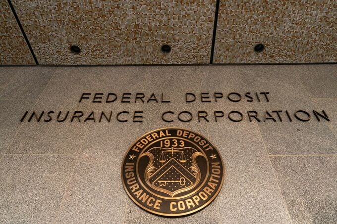 セクハラ対策の専門家募集、米銀監督機関が中断－ＤＥＩ排除の動きで