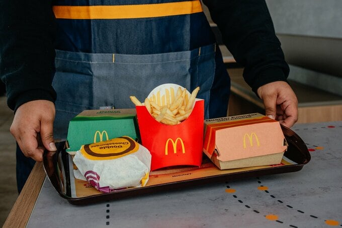 マクドナルド、全米レストラン協会を脱退－チップ賃金巡る対立で